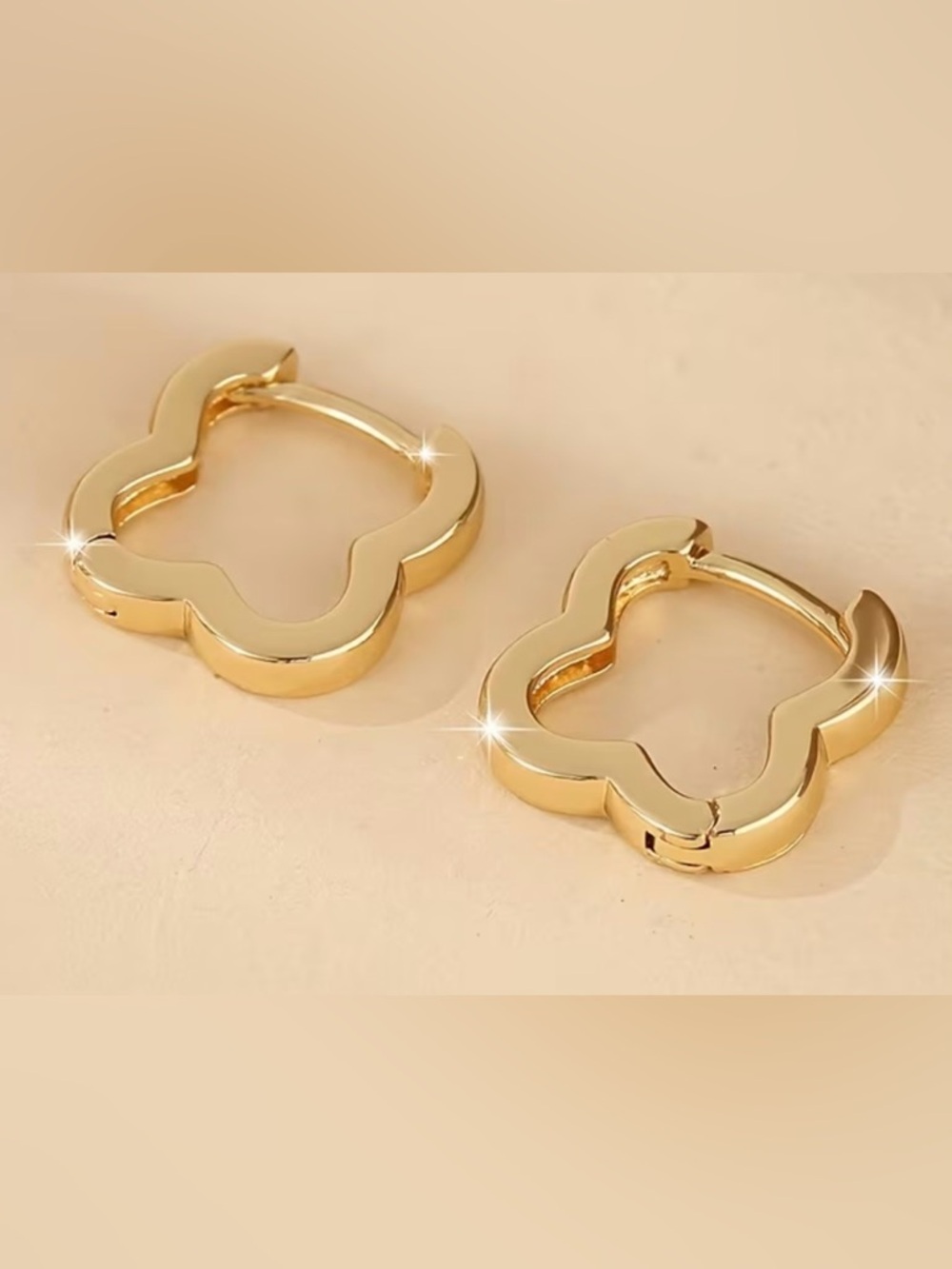 Scallop Huggie Hinged hoop earrings*